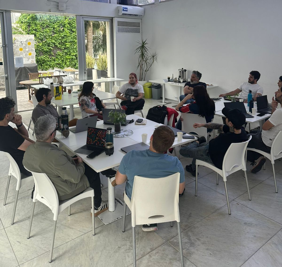 Lanzamos Interact Sparks, un espacio único para la creación con IA